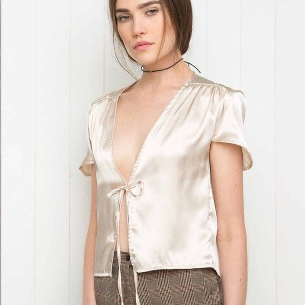 Brandy Melville John Galt Leesa tie front cardigan blouse